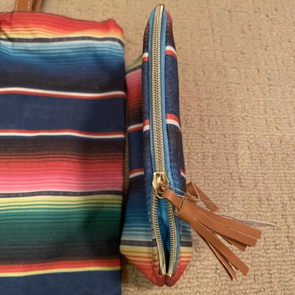 Tote and makeup pouch - Picture 4 of 4